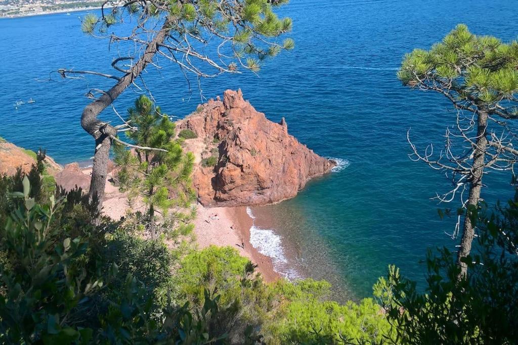 2 Pieces Climatise A 200m Des Plages *