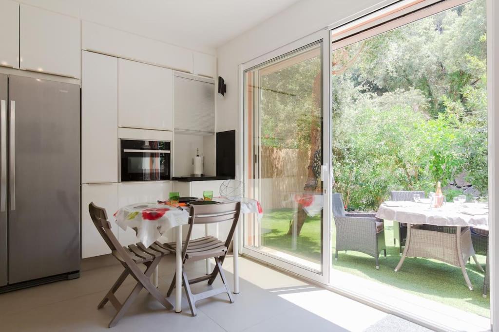 Apartment 2 Pieces Climatise A 200m Des Plages *
