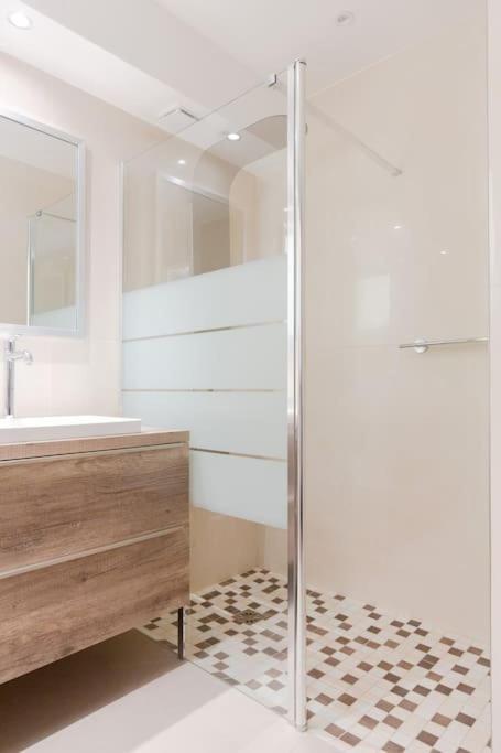 2 Pieces Climatise A 200m Des Plages Apartment