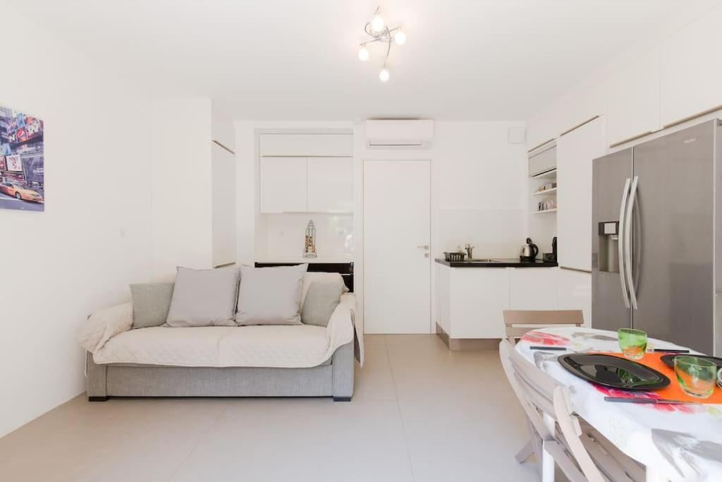 2 Pieces Climatise A 200m Des Plages Apartment